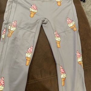 Ice Cream like new Feed me Fight Me Capri Leggings Size XL